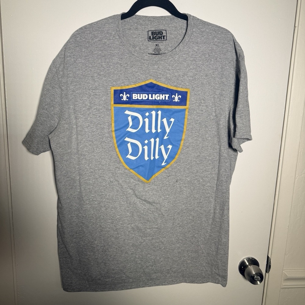 Bud Light Dilly Dilly Mens XL,  T-Shirt Size Gray Blue Logo Beer